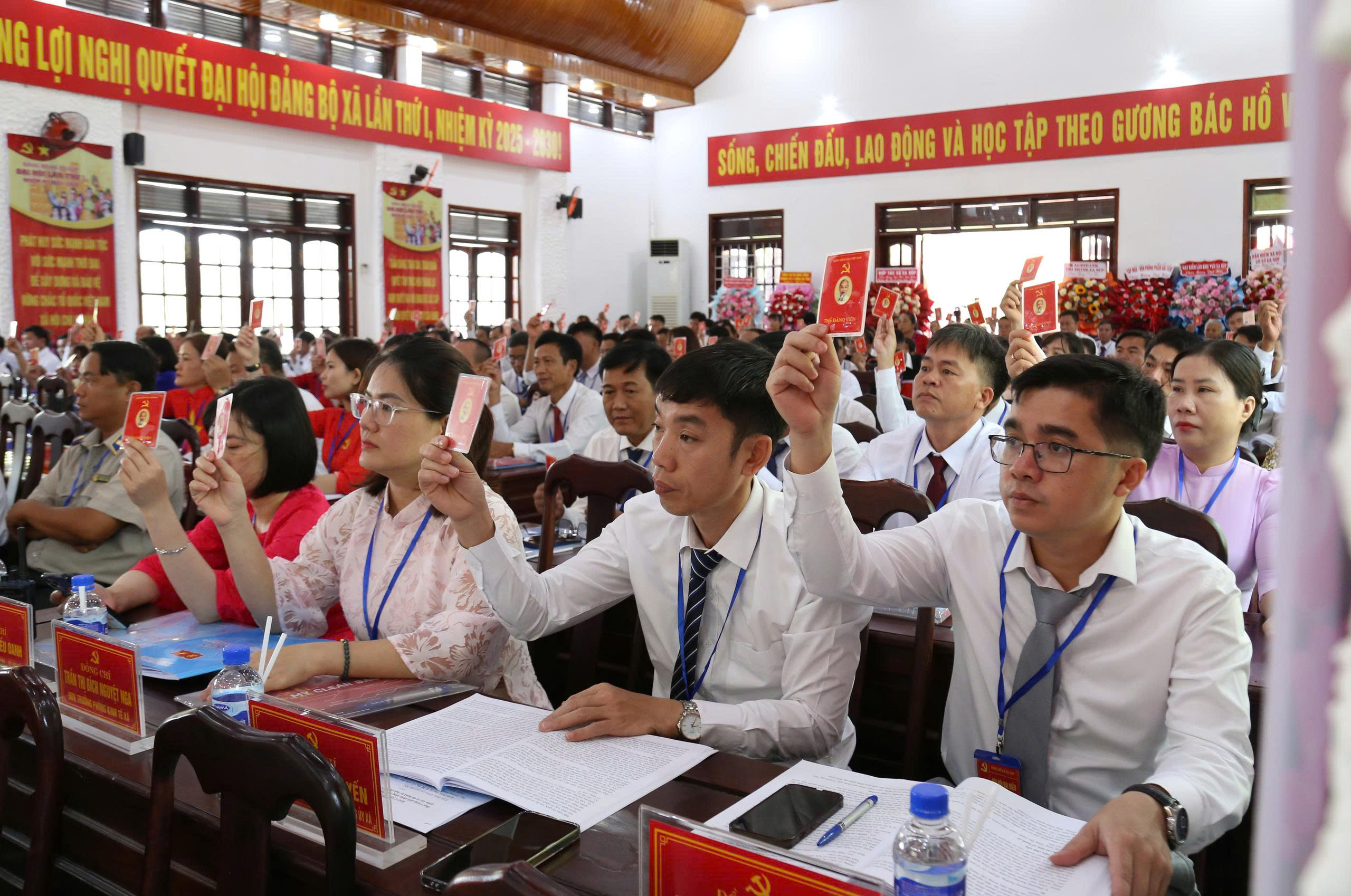 biểu quyết thông qua nghị quyết